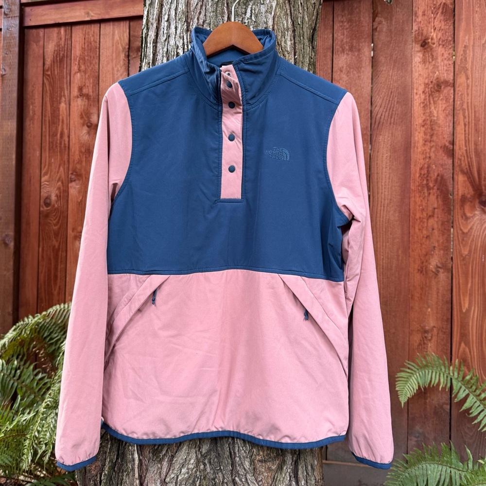 Women’s NIKE Two-Tone Jacket w/ Snap Front and Zip Side Pockets EUC